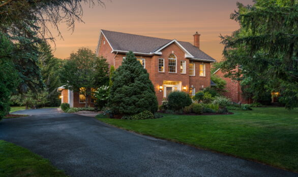 5557 Pettapiece Cres - $1,849,000