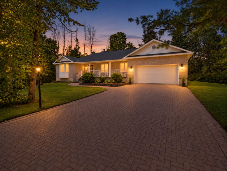 8 Black Walnut Rd - $599,000